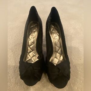 Women’s black heels